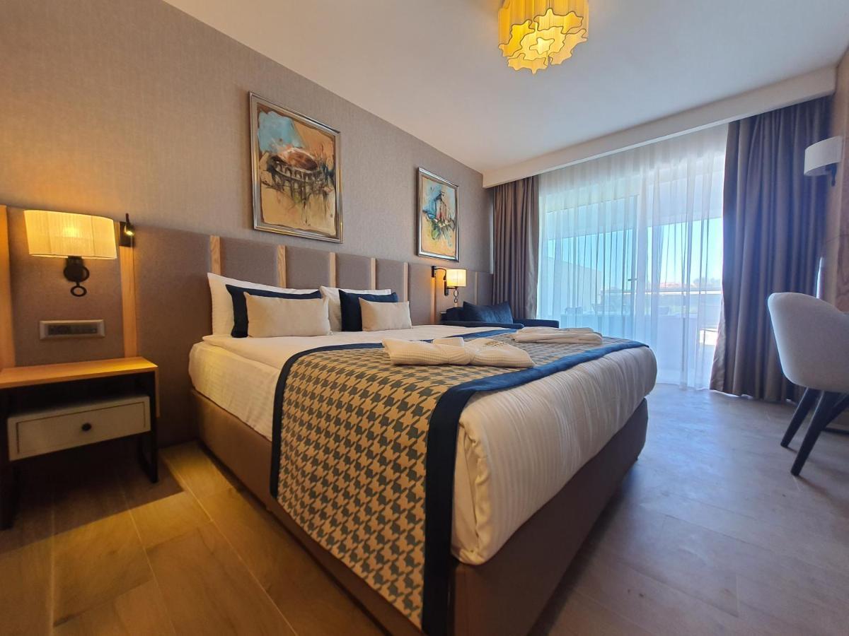 Hotel Sunthalia & Ultra Adults Only Party 5*
