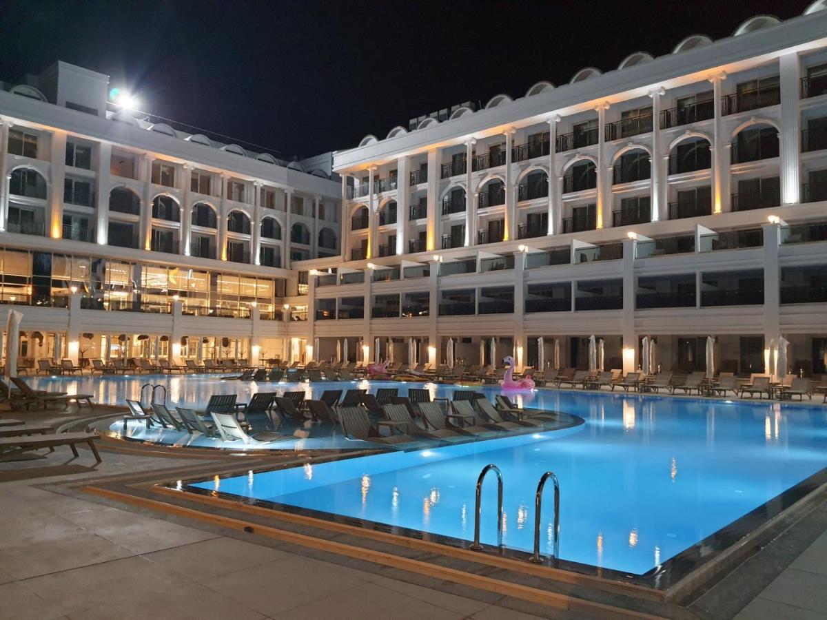 Sunthalia & Ultra Adults Only Party 5* Side